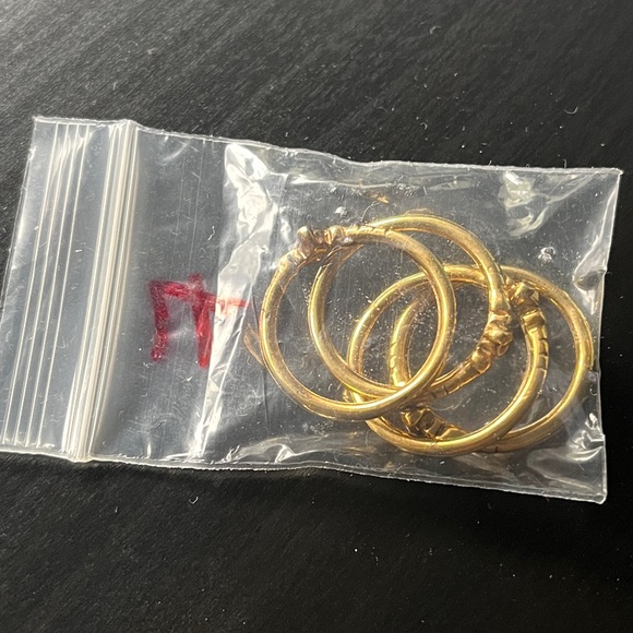 NEW Vanessa Mooney Little Darlin Stack Stackable Rings in Gold Tone - Picture 3 of 3